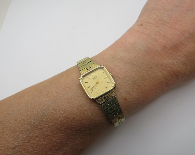 Vintage seiko wrist watch / womans gold watch / small wrist 5.7" size watch / vintage sport  / watch / ladies watch (q24)