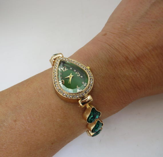 Green Heart Watch: Vintage Gold Plated Ladies Bracelet Watch AA19