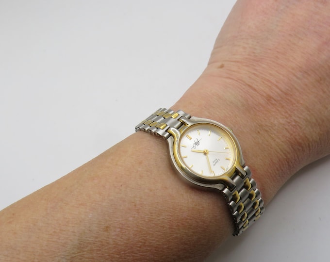 Vintage Swiss watch / woman's watch / 7.5" wrist / Vintage watch / quartz watch / A&S watch / steel watch / vintage ladies / watch (e25)