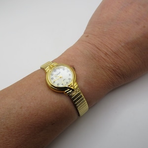 vintage Carvel gold watch / beautiful pearl white dial / expanding  bracelet / Gold watch / watch / vintage / M6