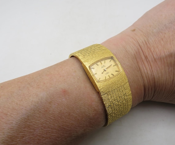 Vintage Swiss Mechanical Gold Plated Dress Watch/ 6" wrist (x30)