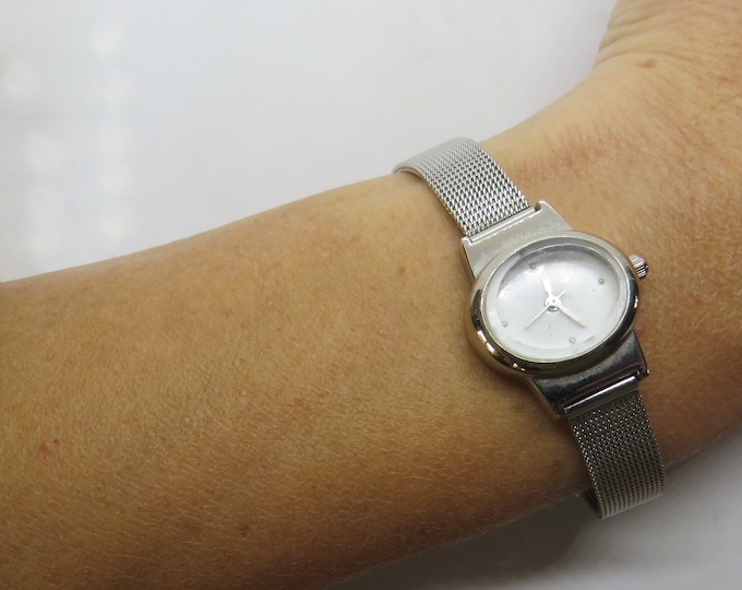 vintage watch / classic ladies Watch / womans watch / Vintage watch / quartz watch / divers watch / watch / vintage ladies / watch