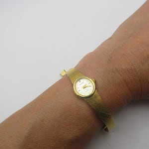 vintage watch / gold watch / wrist 6.5&quot; watch / vintage dress watch  / 90s watch / ladies watch (x28)