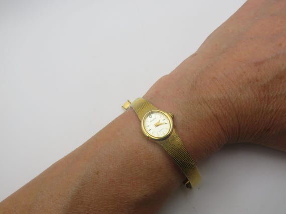 vintage watch / gold watch / wrist 6.5" watch / vintage dress watch  / 90s watch / ladies watch (x28)