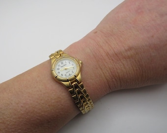 Gold Watch With Black Velvet Band - Etsy display picture 3