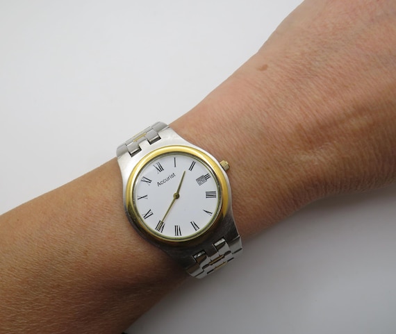 Vintage watch / dress sports watch / vintage gents Accurist Watch / 8" wrist  (e23)