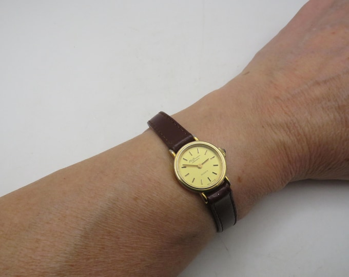 Vintage JW Benson Ladies Watch: Swiss made, Gold Finish, Hirsch Leather Strap (q9)