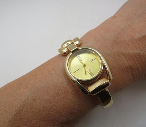 Vintage Gold Plated Bracelet Watch Charm, Classic Ladies Style (AA32)