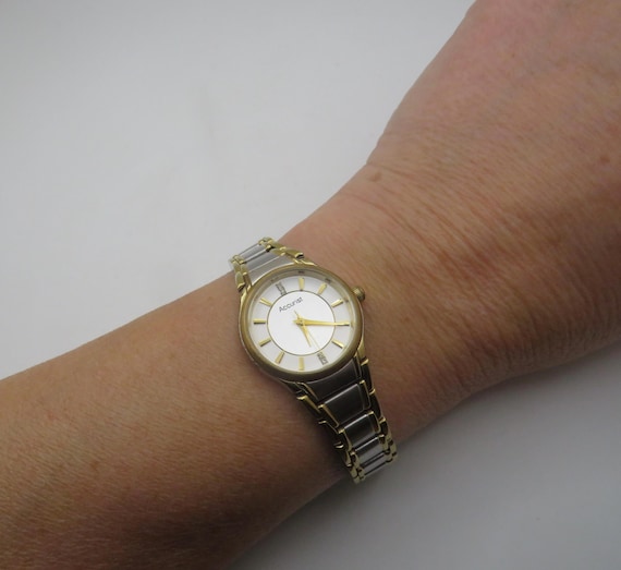 Vintage watch / sports watch / two tone gold Watch / womens Watch / Accurist  Gift for her (v8)