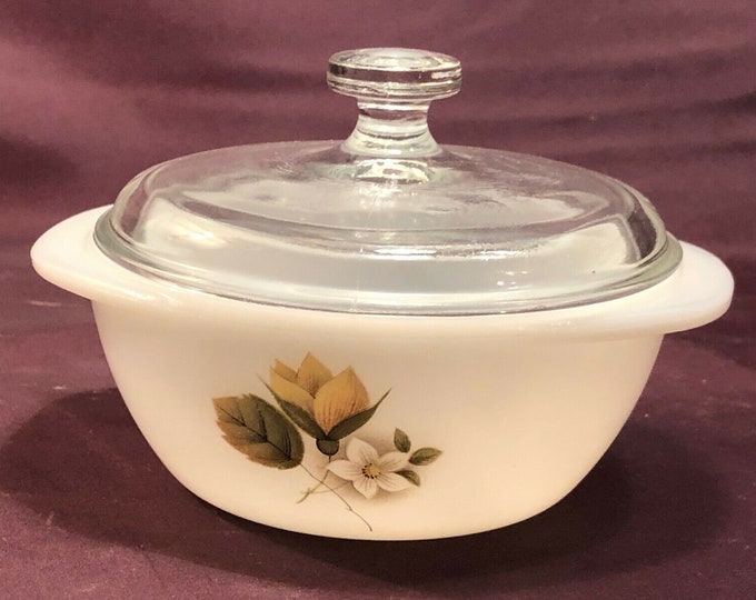Vintage pyrex / Autum Glory Design / serving dish / Retro pyrex / 1960s plate / JAJ Vintage / Pyrex Checkers / vintage plates / pyrex /