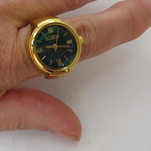 Vintage Ladies Ring Watch: Expandable Bracelet, Green Face (AA24)