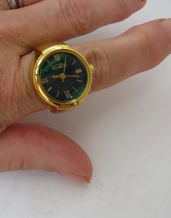 Vintage Ladies Ring Watch: Expandable Bracelet, Green Face (AA24)