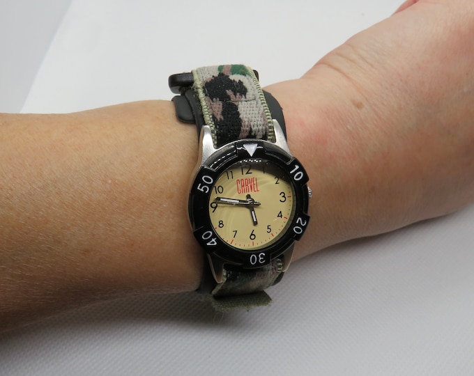 Vintage army watch / nato womens Watch / nylon strap watch / quartz watch / Green watch / watch / vintage ladies / gift for her