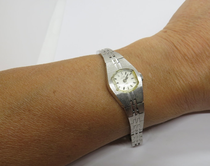 vintage Swiss watch / gift for her / vintage wrist watch / mechanical watch / vintage watch / vintage 50s / womans  watch (A11)