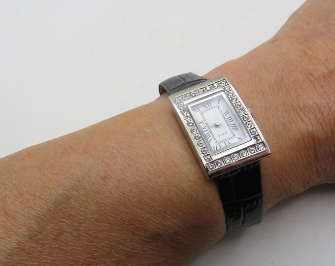 Vintage Square Ladies Watch: Diamond Accent, White Dial, Y14