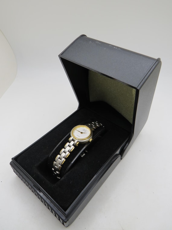 Vintage Avia Two-Tone Ladies Quartz Watch (6.6" Wrist) – Classic Design, Original Box