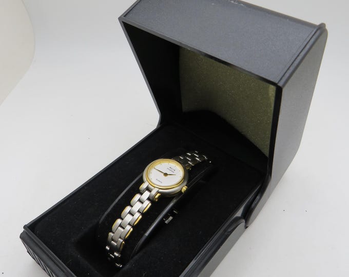 vintage avia watch / two tone watch / Vintage watch / quartz  / vintage ladies / 6.6" wrist