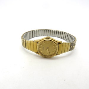 Vintage watch / Seiko watch / Quartz watch / Ladies Dress Watch / ladies small face Watch / Gift for her image 2