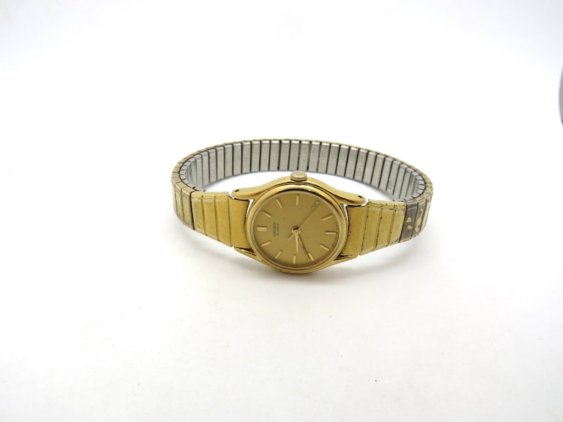 Vintage watch / Seiko watch / Quartz watch / Ladies Dress Watch / ladies small face Watch / Gift for her image 2