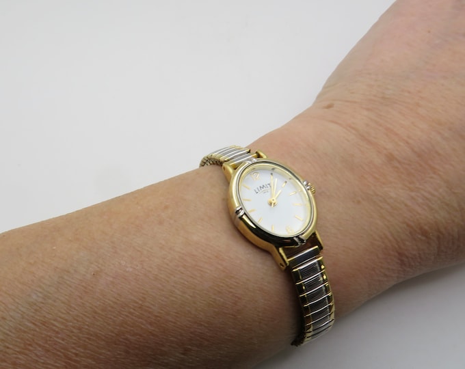 Vintage watch / Engraving on back "Special Mum" / expandable watch / White dial Quartz watch / Ladies Dress Watch / Gift for her  p2