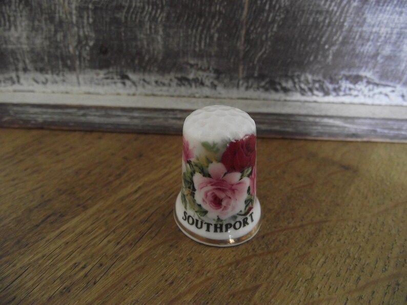 Vintage thimbles Southport flowers beautiful Fine Bone China bone china England made BRB3