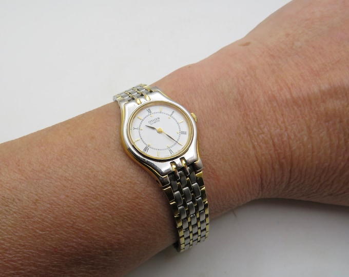 Vintage watch / sports watch /  small size wrist 5.8" / womens Watch /  Gift for her (b27)