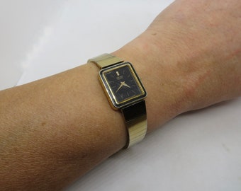 vintage gold tank watch / Seiko Quartz ladies watch / vintage wrist watch / Japan watch / vintage Watch / watch  / watch / ladies  watch