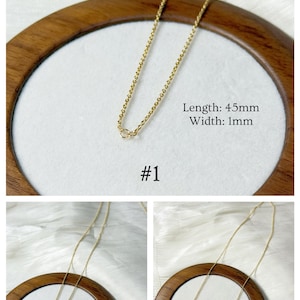 Op de afbeelding: Een delicate goudkleurige ketting. De ketting is 4,5 cm lang en 1 mm breed. De afbeelding bevat de tekst "#1" en de tekst "Length: 45mm Width: 1mm". De ketting wordt op een wit oppervlak weergegeven.