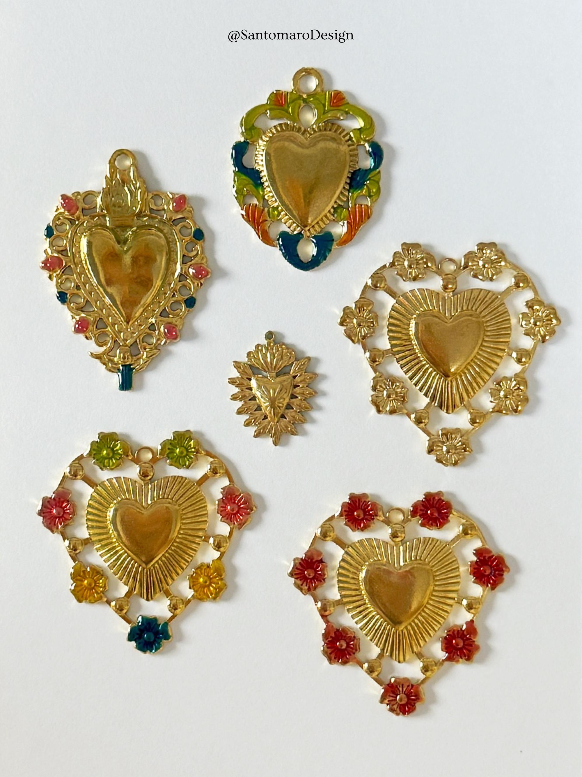 Ciondolo a catena d'oro con cuore di madreperla e medaglia