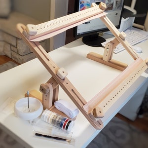 Tambourbroderikit - ram 50-61 cm på stativ, Luneville-virknål, bomullstråd, spinnare för pärlor, trådset. Pärlbroderi