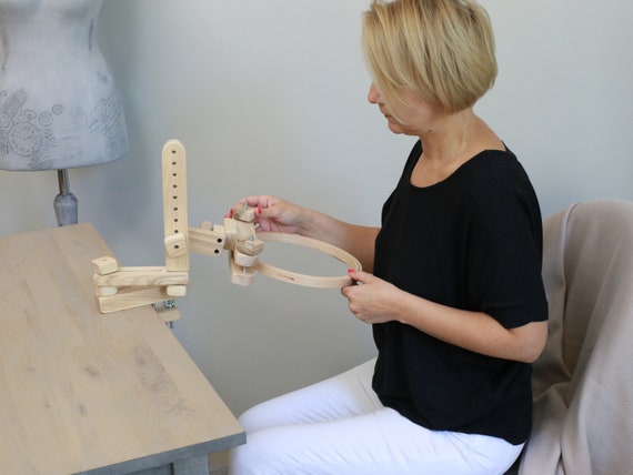Supporto Per Ricamo A Punto Croce In Legno - Regolabile, Da Tavolo, Per Telai Rotondi, Mani Libere