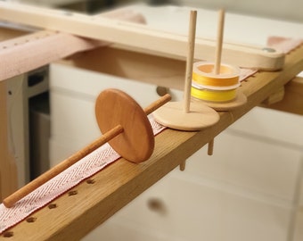 Der Garnrollenhalter aus Holz ist am Tambour-Stickrahmen befestigt, Zubehör für Handstickerei