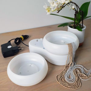 Set electric spinner for stringing beads and 1 additional cup.  Seed bead tools