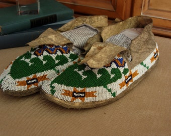 Sioux Beaded Moccasins Men's size 9-1/2