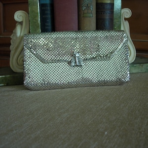 Whitting & Davis Bolso de embrague de malla de metal plateado
