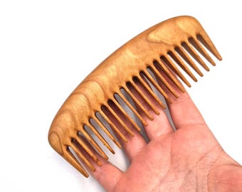 Peineta artesanal de madera de cerezo: Antiestática, cabello sano