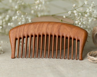 Peineta artesanal de madera de cerezo: Antiestática, cabello sano