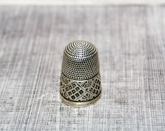 Antique Art Deco Art Nouveau 800,925,935 silver thimble thimbles with glass trim relief pattern thimble collectors