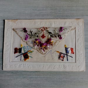 Carte postale en coeur de la Première Guerre mondiale, de 1914 à 1918, éphémères brodés à la main