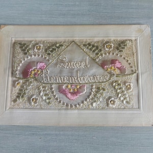 Carte postale en cœur de la Première Guerre mondiale, de 1914 à 1918, brodée à la main « Doux souvenir » éphémères de carte