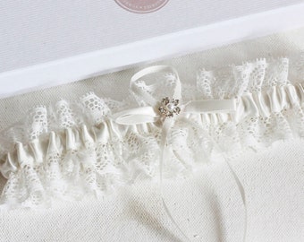 wedding garter gift boxed, lace garter, personalised garter, ivory garter, ivory lace garter, bridal garters, garters, brides gift,