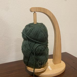 Spinning Yarn Holder, Wooden Yarn Spinner for Crochet or Knitting, Tangle-Free Yarn Caddy, Yarn Organizer Gift for Knitters  and Crocheters