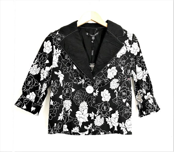 Short jacket, short coat, flowery jacket, black an