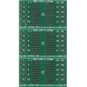 Puede incluir: Tres placas de circuito impreso verdes con pines chapados en oro y el texto "SOP-20P-1.27mm" impreso en cada placa. Las placas están etiquetadas con el número "001-127020-052" y el sitio web "ALKUBIS-ELECTRONICS.COM".