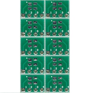 Könnte beinhalten: Zehn grüne Leiterplatten mit Kupferbahnen und Lötpunkten. Jede Platine hat vier runde Pads mit den Beschriftungen 1, 2, 3 und 4.