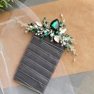 White green pocket boutonniere,Grooms Lapel,Groomsmen,Greenery boutonniere, Groomsmen buttonhole, Emerald boutonnieres, Wedding Boutonnieres