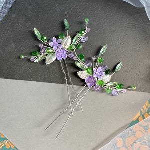 Bridal hair pins with lilac flowers and green crystals - Wedding floral hair accessory- Lilac hairpiece for bride- Hair Pins for Wedding