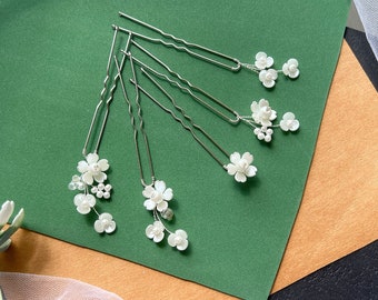 Set of 5 flower bridal hair pins. White Wedding Hair Pins. Pearl Hair Pins. Bridal Hairpins. Hair Pins for Wedding. Bridesmaid hair pins