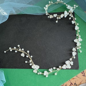 Floral wedding headpiece. Silver bridal headband. Pearl bridal hair vine. Wedding hair jewelry. Wedding hair piece. Floral Bridal Hair Crown