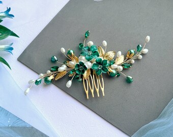 Emerald Bridal floral hair piece, Green Wedding flower hair comb, Flower head piece, White bridal hair comb, White hair piece for bride